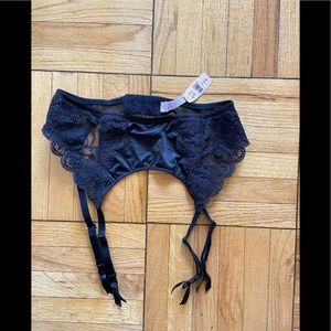 NWT Victoria’s Secret black garter belt size M